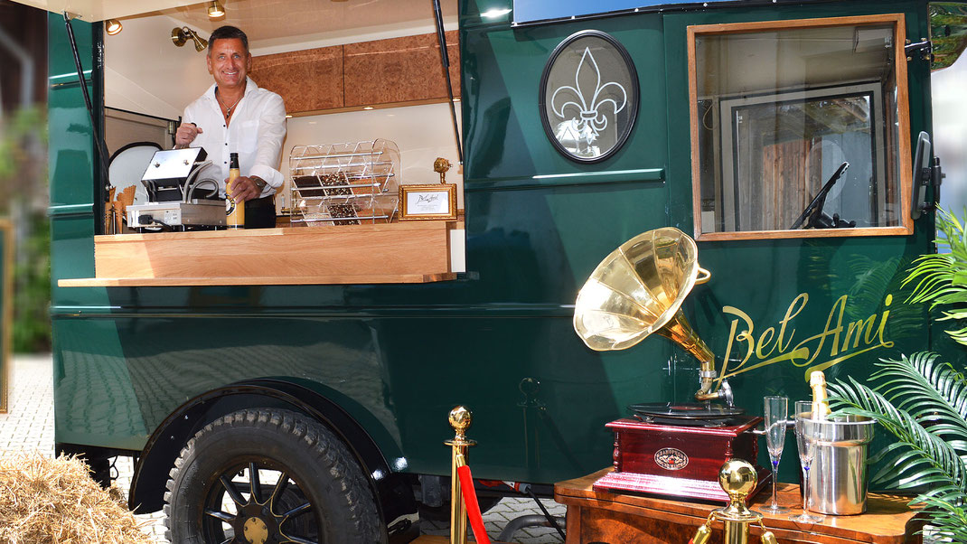 Nostalgiefahrzeug BEL AMI bei Geschäftseröffung, Messestand, Reitveranstaltungen