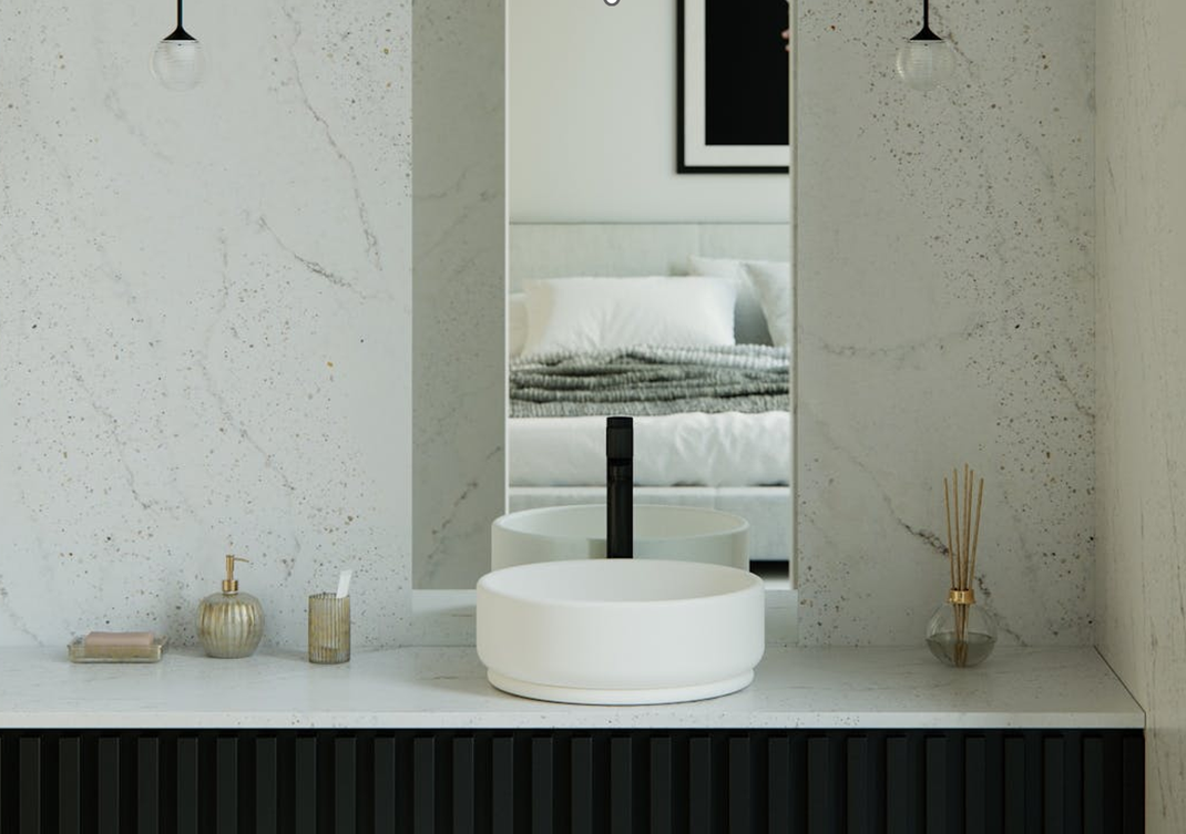 Stalviršis ir sienos: Silestone® Eclectic Pearl / Praustuvas Silestone® Zoe TOP Bao + Basa Round Blanco Zeus