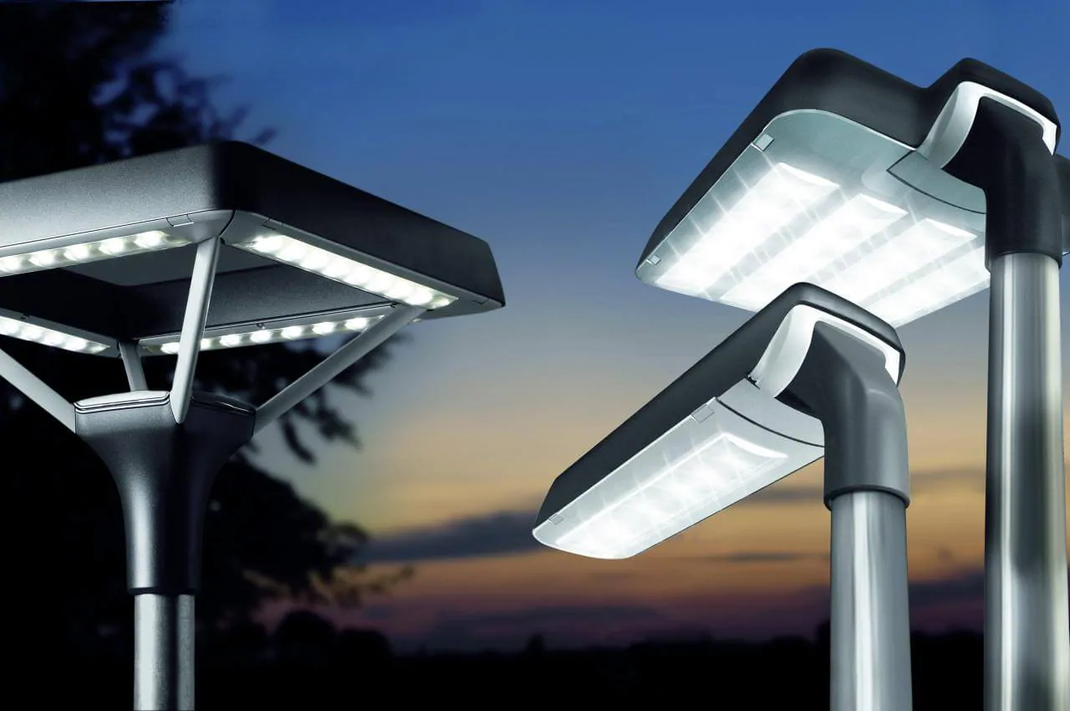 ¿Se puede reemplazar la luminaria de poste de luz para exteriores?