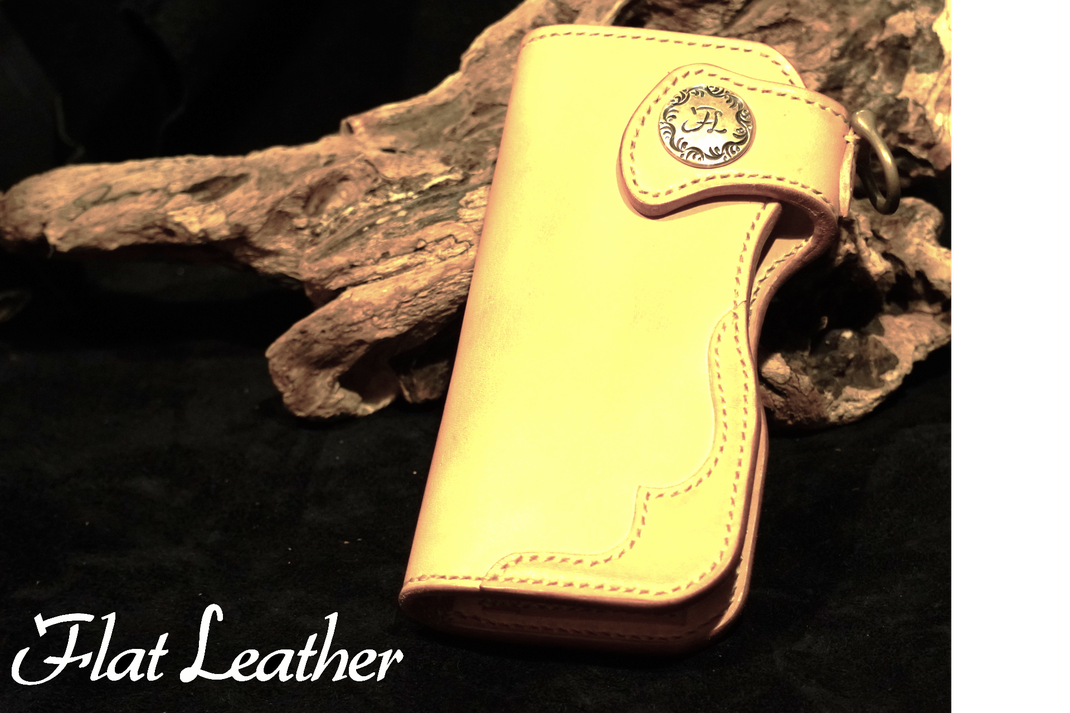 Flat　Leather　フラットレザー　昭南皮革の極厚革バイカーズウォレット  極厚の最高級ヌメ革を贅沢に使ったシンプルな  定番デザインのロングウォレット。  
