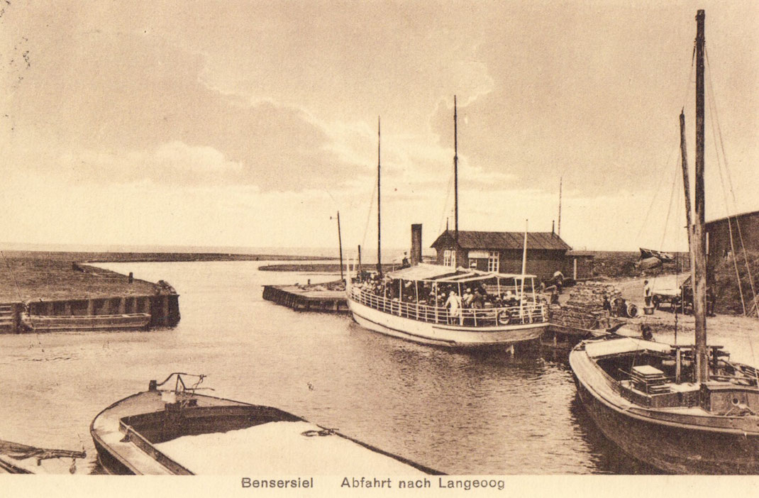 Alte Fotografie des Hafens in Bensersiel