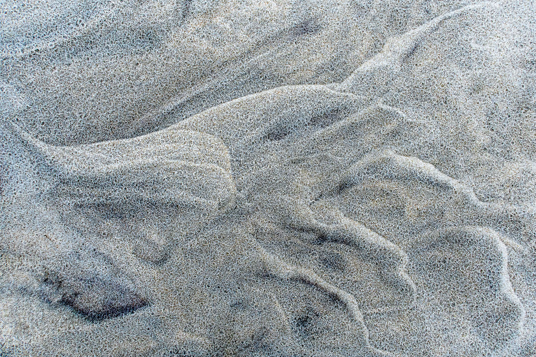 Structuren in het zand op het Noordzeestrand van Terschelling