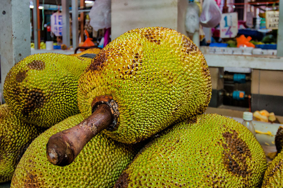 Durian-Stinkfrucht auf dem Markt in Malaysia-Lizensreie Bilder © Jutta M. Jenning