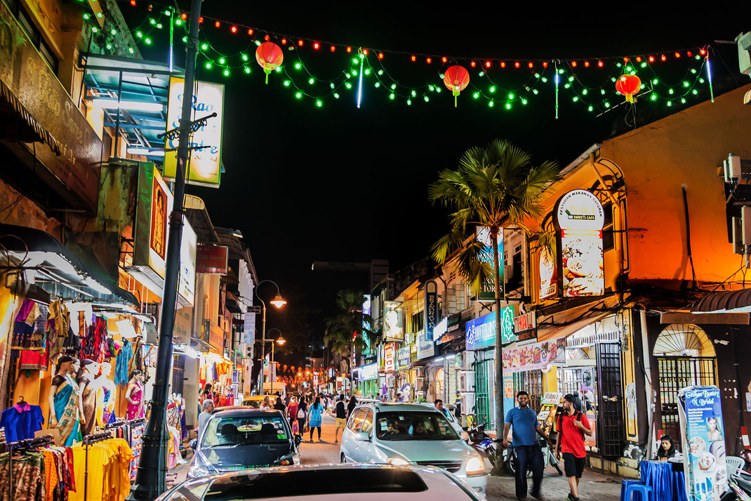 abend-im-beleuchteten-little-india-pulau-penang-malaysia