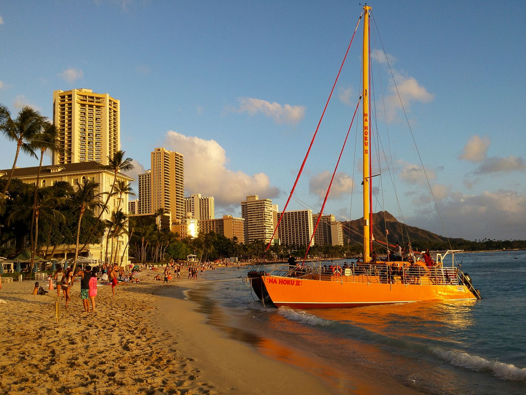 Waikiki ist ein Stadtteil von Honolulu, Waikīkī-Beach ist einer der berühmtesten Strände der Welt.