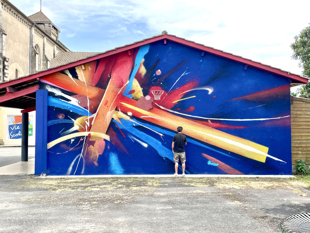 La Compassion étant établissement catholique, j'ai voulu sensibiliser les élèves sur ce que nous disent les écritures au sujet de Jésus et du calvaire qu'il a vécu. Finalement, il était un harcelé face à un groupe d'individus.