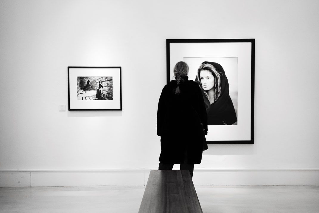 Ausstellungswand in der Galerie Camera Work