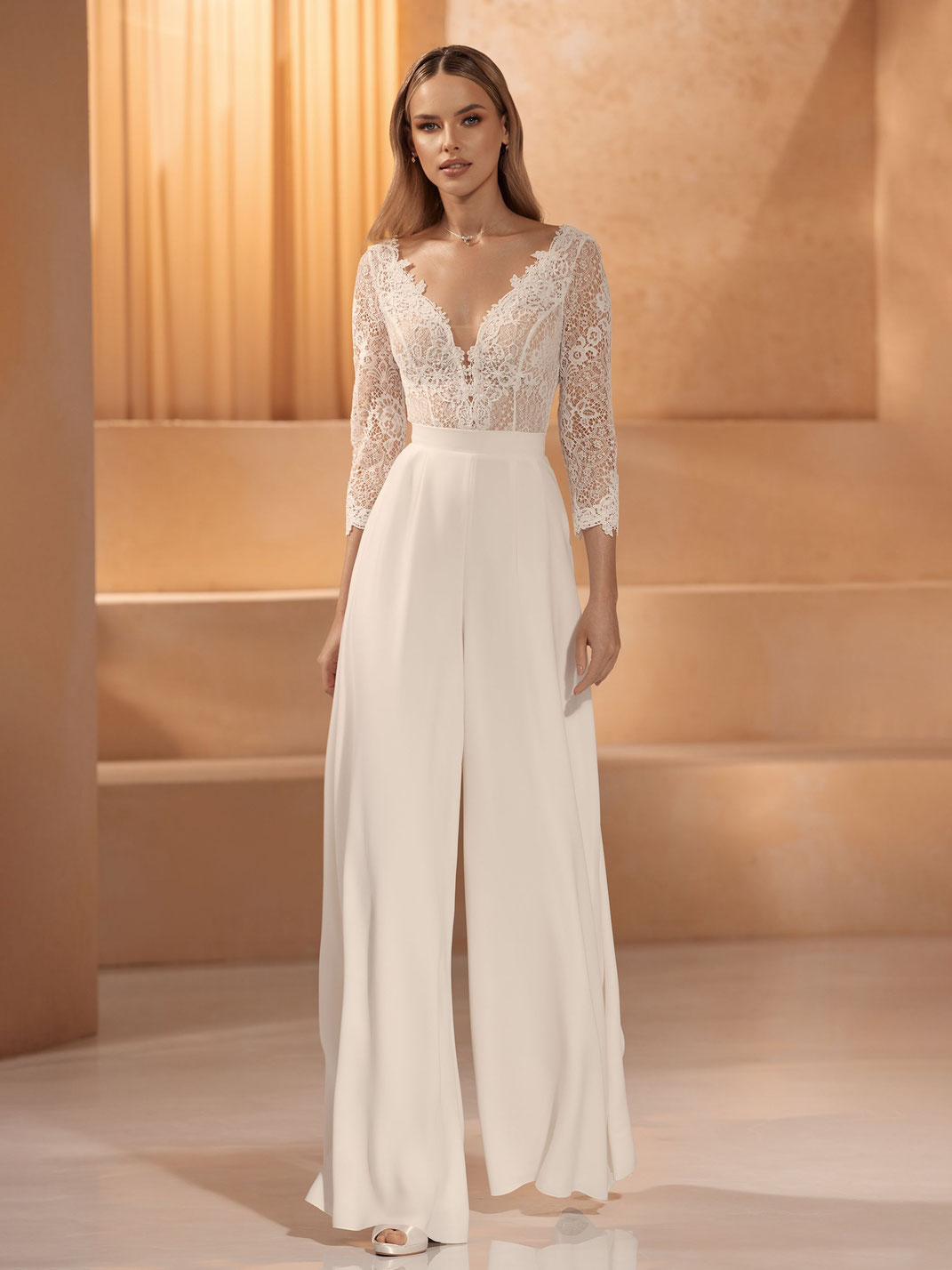 Bianco Evento Braut Jumpsuit Alaska, Braut Jumpsuit mit Ärmeln, Braut Jumpsuit mit Spitzen Oberteil,