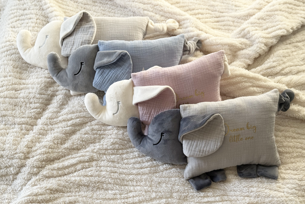 Schlaf- Elefanten Musselinkissen Kissen für den Kindergarten personalisiert Plüschtier mit Namen Geschenk zur Geburt kaufen Hamburg www.canenya.de
