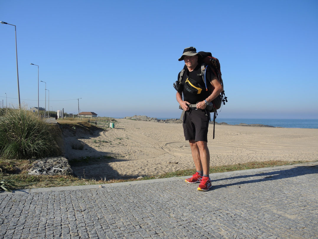 Mein Caminho Portugues beginnt am Strand von Porto. Entscheide mich direkt an der Küste zu gehen.