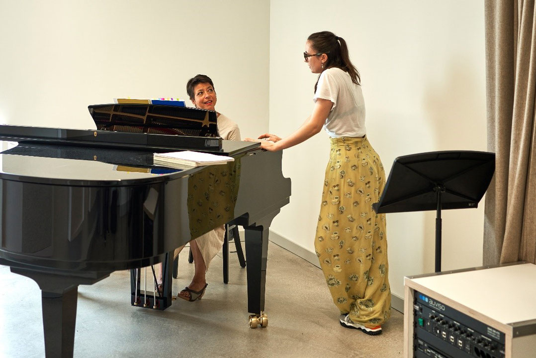 Gesangsunterricht mit Klavierbegleitung am Pre-College der HSLU Luzern Musik. (Bild:HSLU / Ingo Höhn)