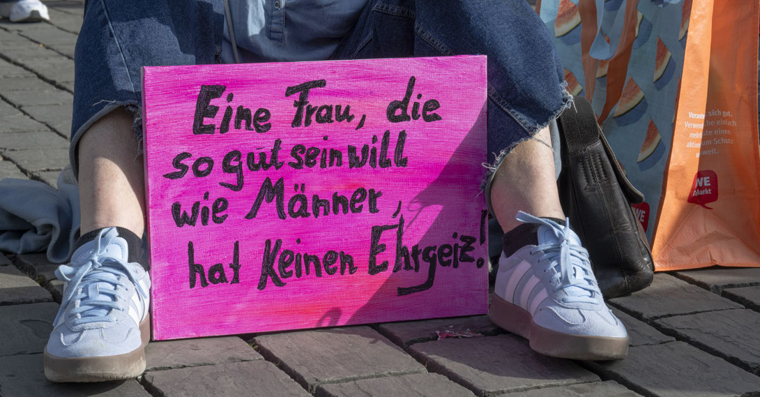Frauenstreik 09. März 2026 in Köln - fotografiert demipress