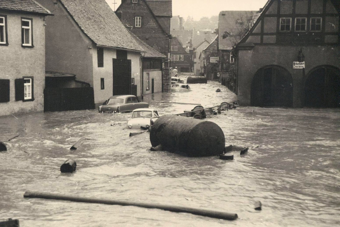 Blick in die Schulstraße Richtung Rodergasse (rechts das heutige Brauhaus)