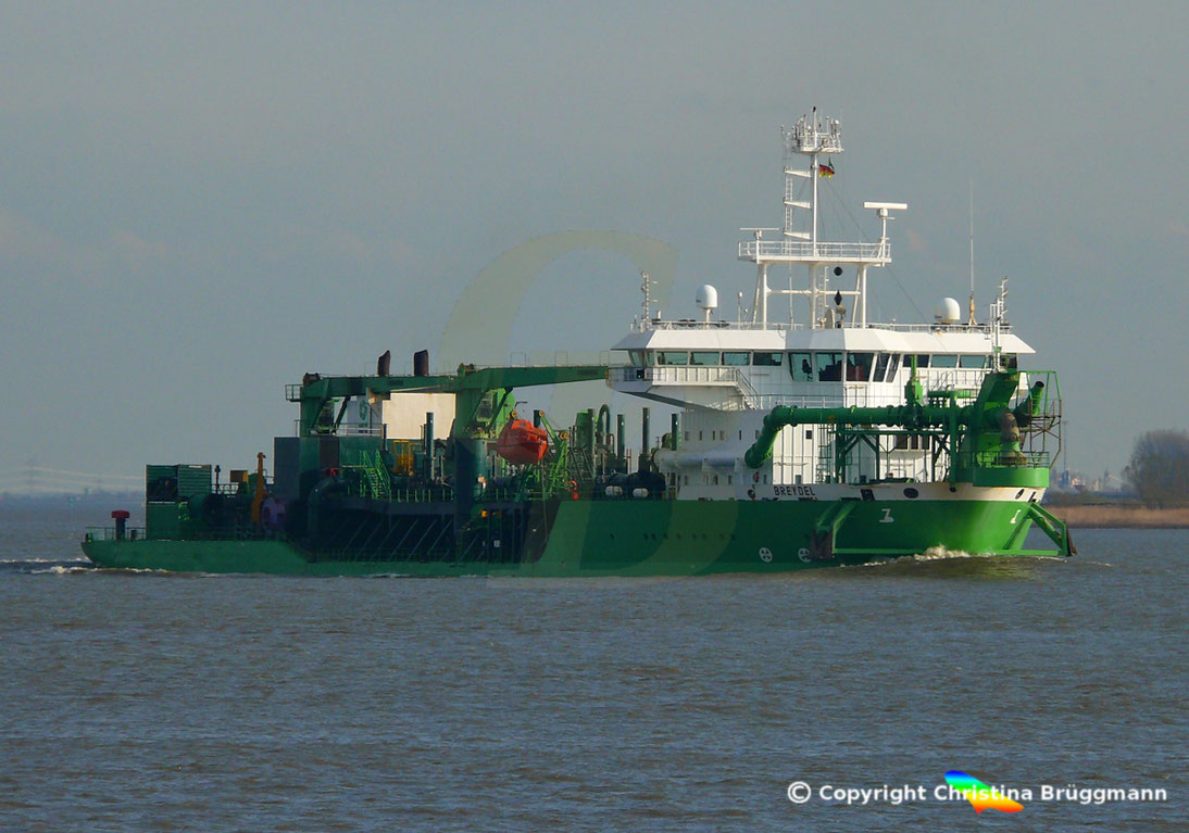 Die beglische DEME ist eines der Unternehmen der Nordsee-Dredging Internatioal. Hier der DEME Hopperbagger BREYDEL auf der Elbe