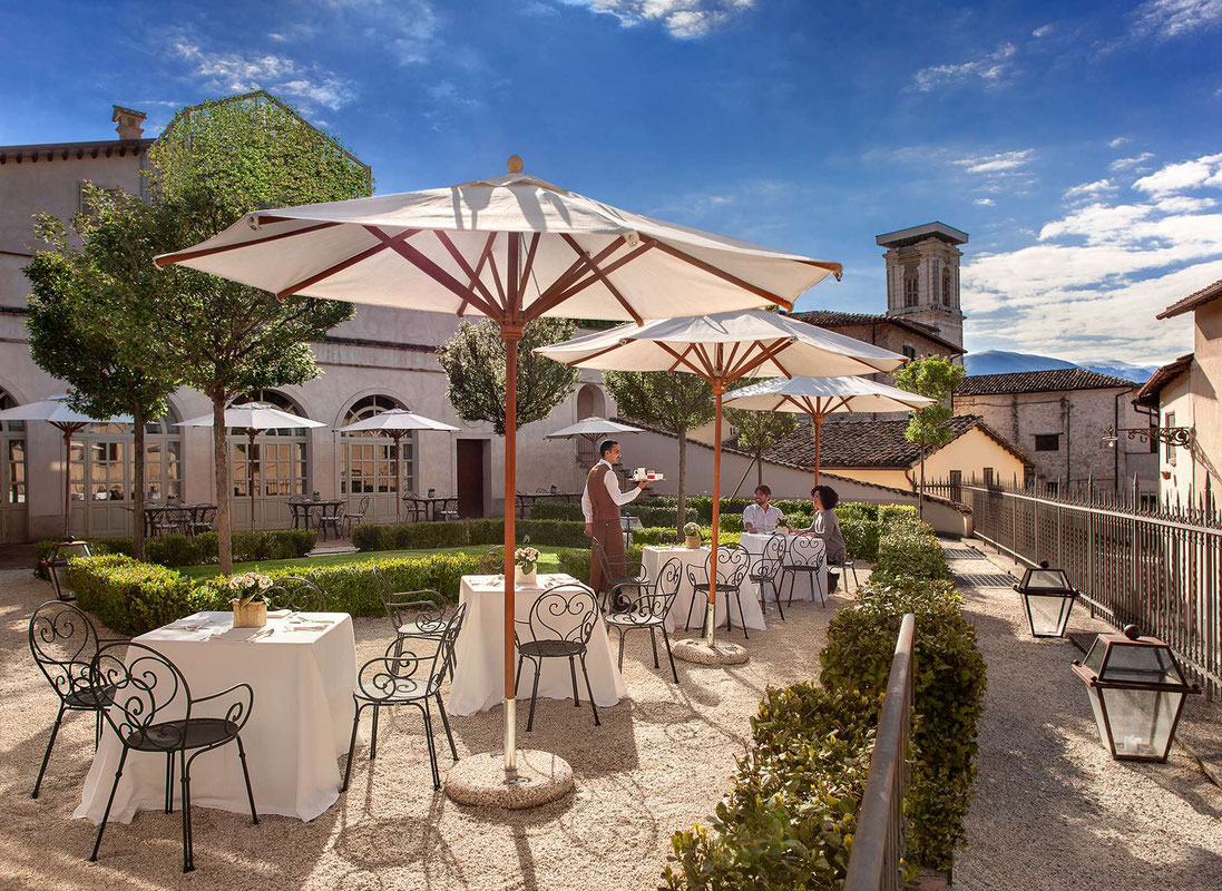 Terrasse des Palazzo Seneca im Umbrien