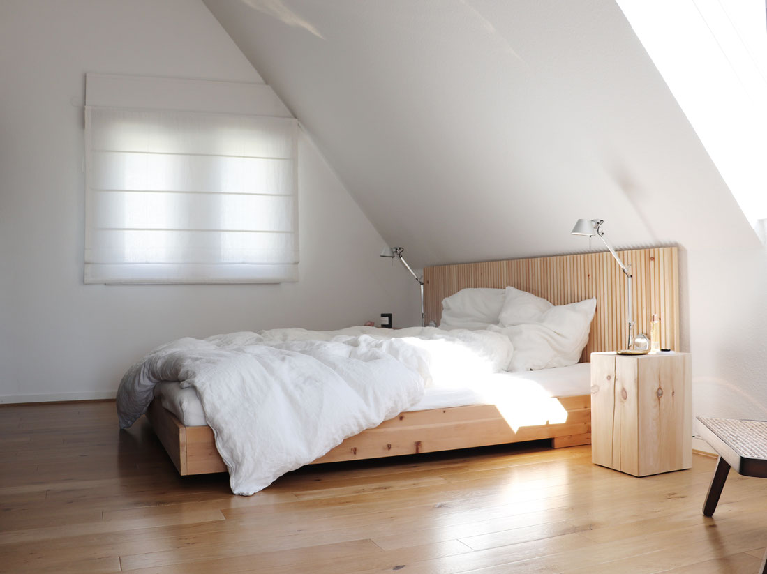 Headboard und Bett aus Zirbenholz