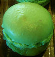 Macaron P Hermé : crème citron vert et basilic frais 