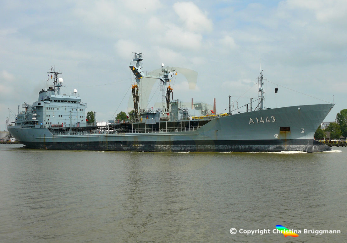 Die in die Jahre gekommenen Bundesmarine-Tanker RHÖN und SPESSART sollen bis 2024 abgelöst werden. Das Foto Zeit die RHÖN.