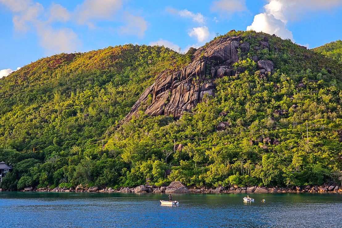 Der Berg auf Praslin Seychellen sieht aus wie das Gesicht von King Kong.