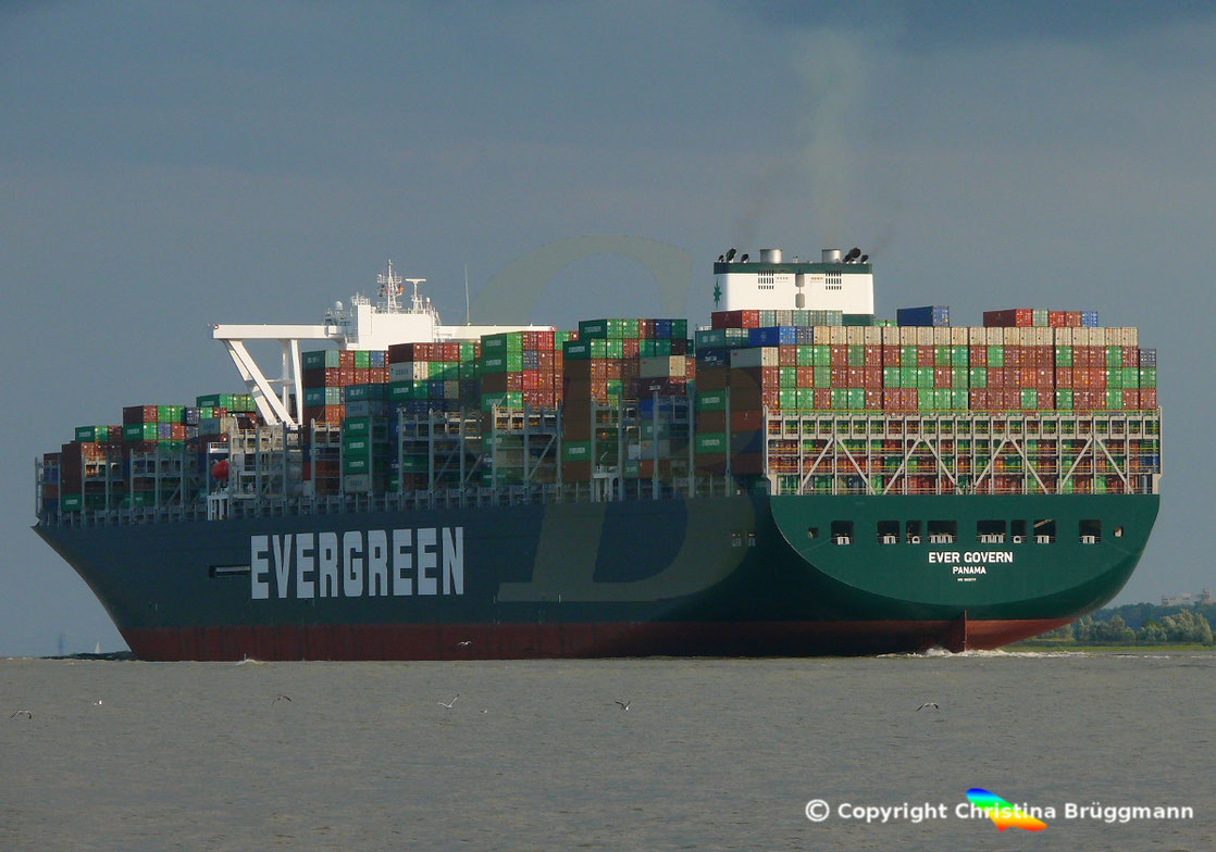 Evergreen Containerschiff EVER GOVERN , Jungfernfahrt nach Hamburg