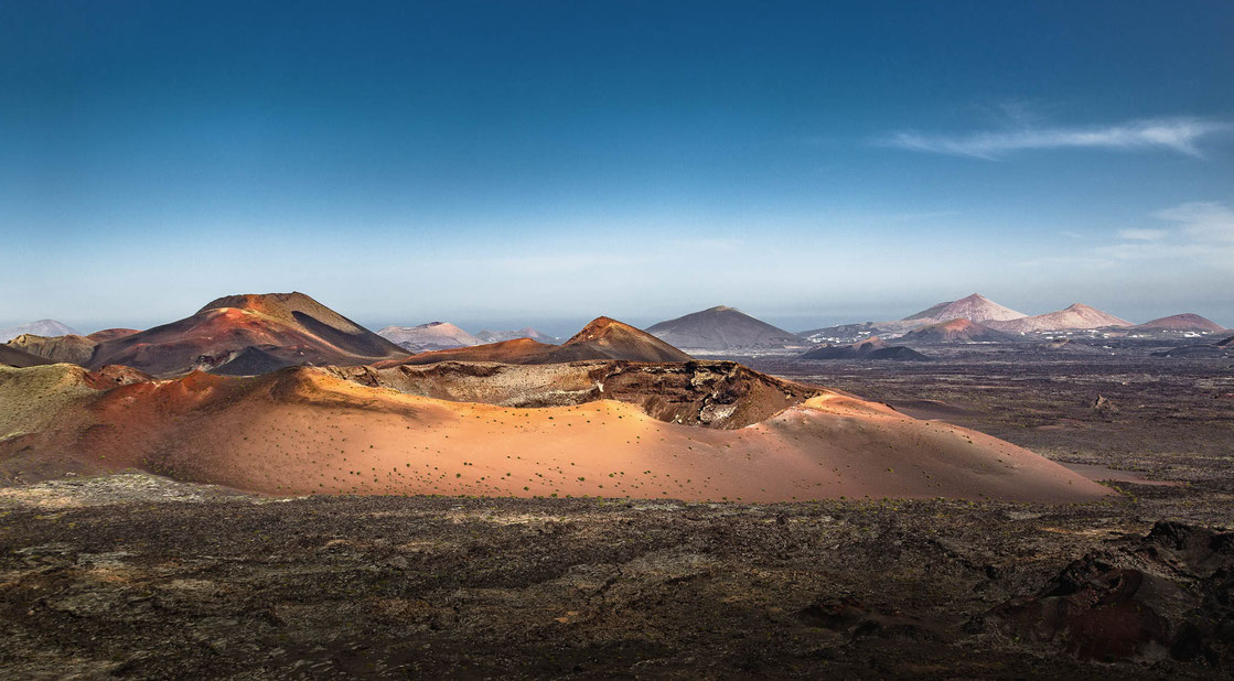 Der Krater Caldera del Corazoncillo auf der Insel Lanzarote in Spanien bei sonnigem Wetter