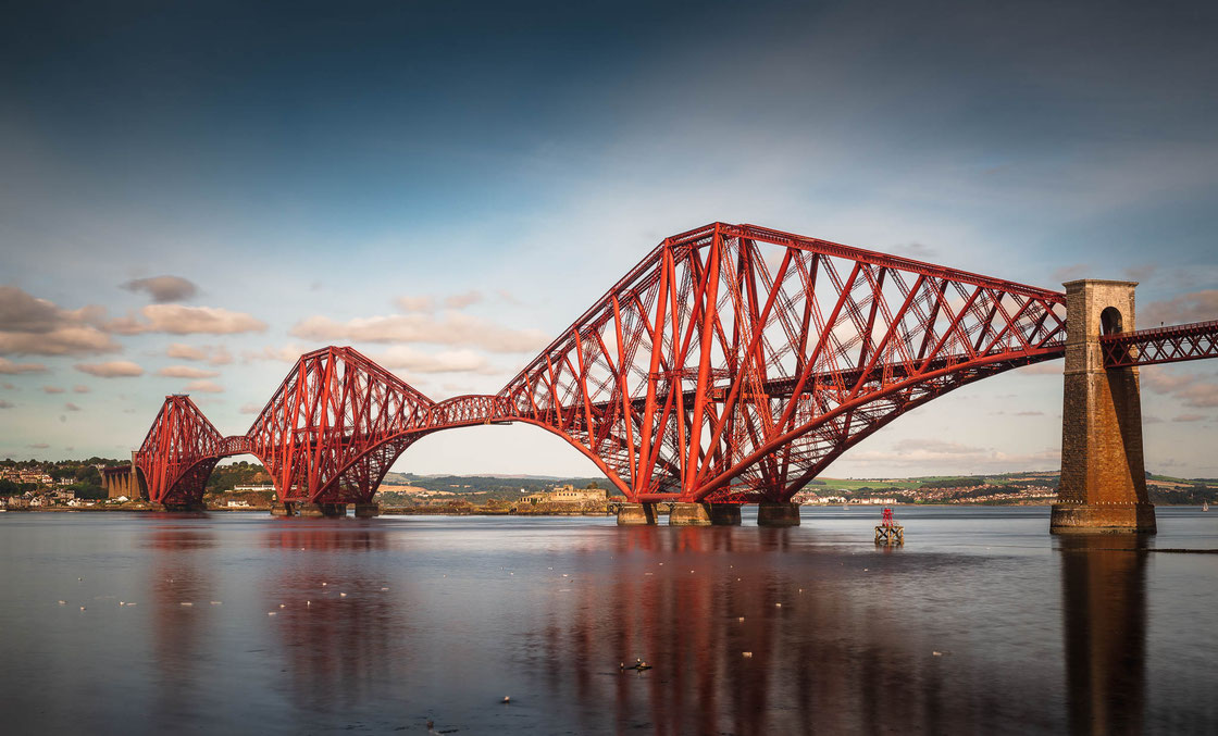 Die Brücke Forth Bridge in Edinburgh in Schottland (Architekturfotograf)