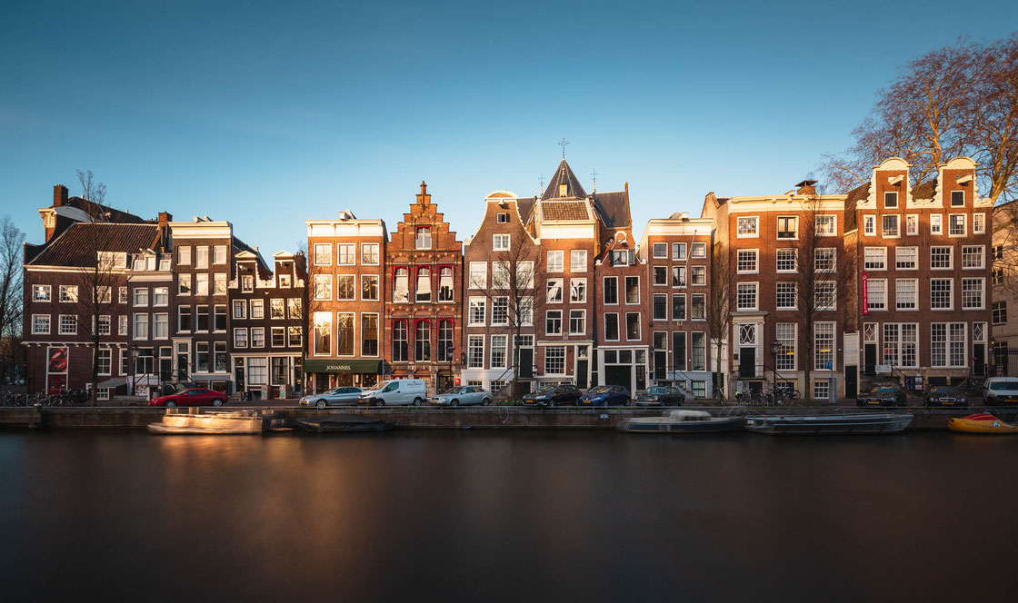 Die Herengracht in Amsterdam in der goldenen Stunde