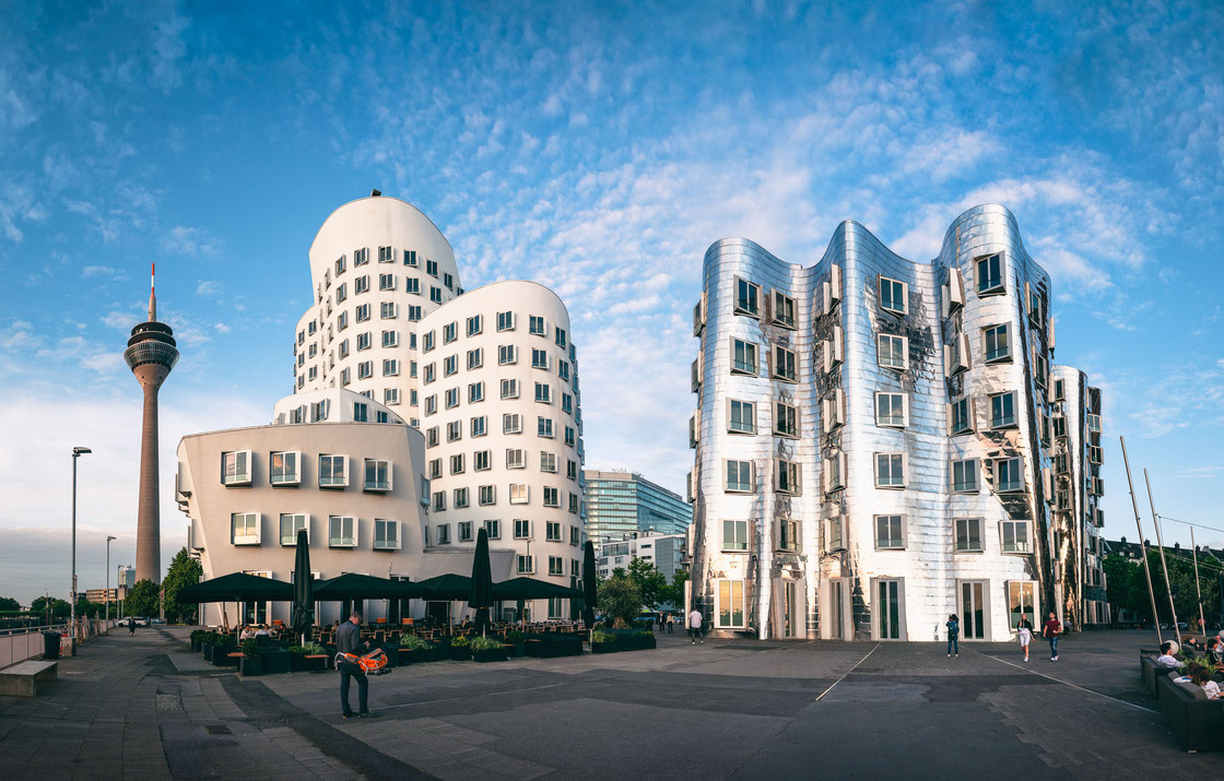 Die Gehry-Bauten Neuer Zollhof im Medienhafen in Düsseldorf