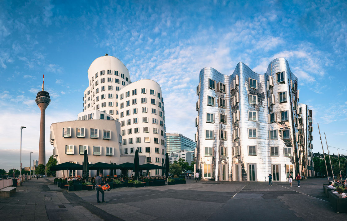 Die Gehry-Bauten Neuer Zollhof im Medienhafen in Düsseldorf (Architekturfotograf)