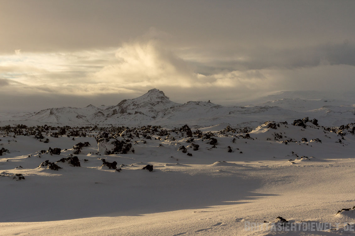 iceland,winterfebruary,light,sunlight,snow,lavafield