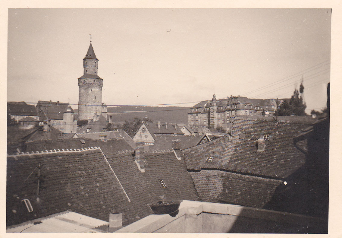 Blick auf Hexenturm und Schloss von der Escher Straße