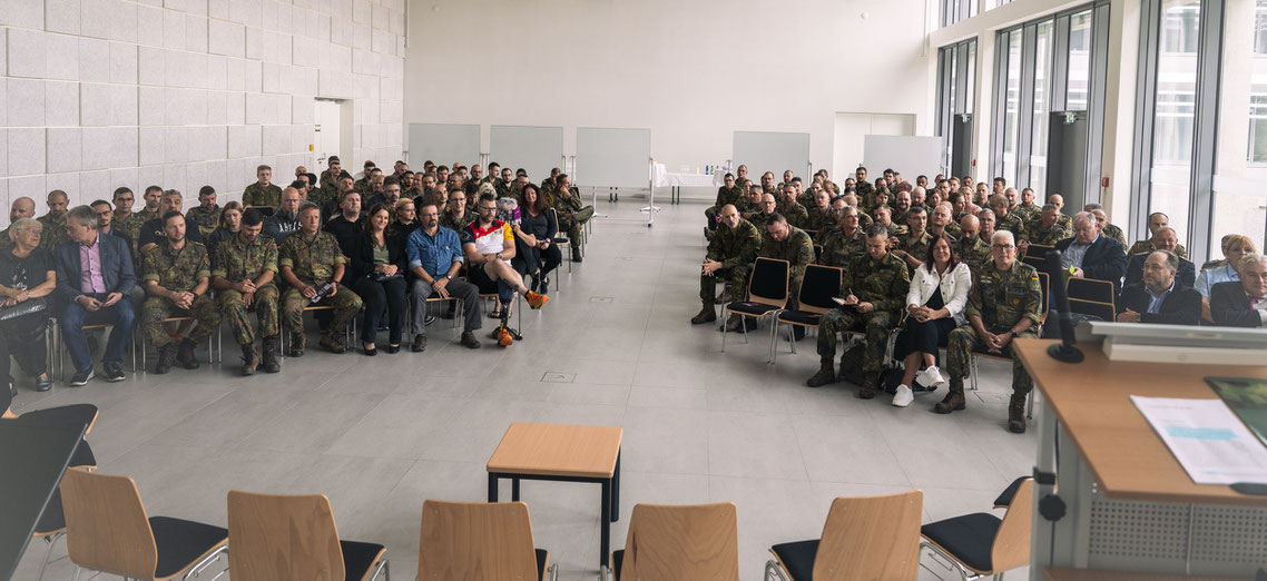 Gesichter des Lebens Fotoausstellung im Ausbildungszentrum des Cyber- und Informationsraum der Bundeswehr