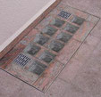 B 1616/3 PRISMA (16x16x3) Solaris Vollglas Glasstein Glasstahlbeton Betonglas Begehbar Glasbaustein Österreich Schweiz Luxemburg Liechtenstein Belgien Wien Glass Blocks Pavers Floor Tiles Dalles France Belgique Luxembourg Suisse Briques Blocs de verre pav