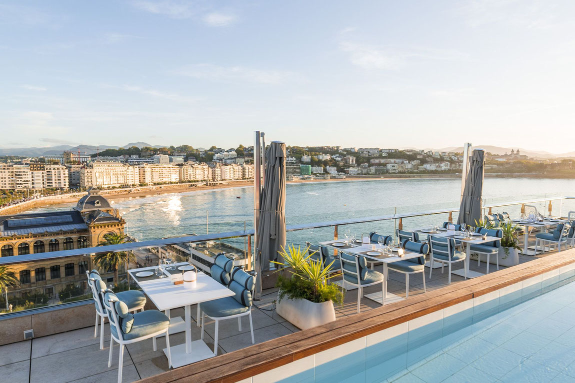 Dachterrasse vom Lasala Plaza Hotel mit Blick über die La Concha Bucht