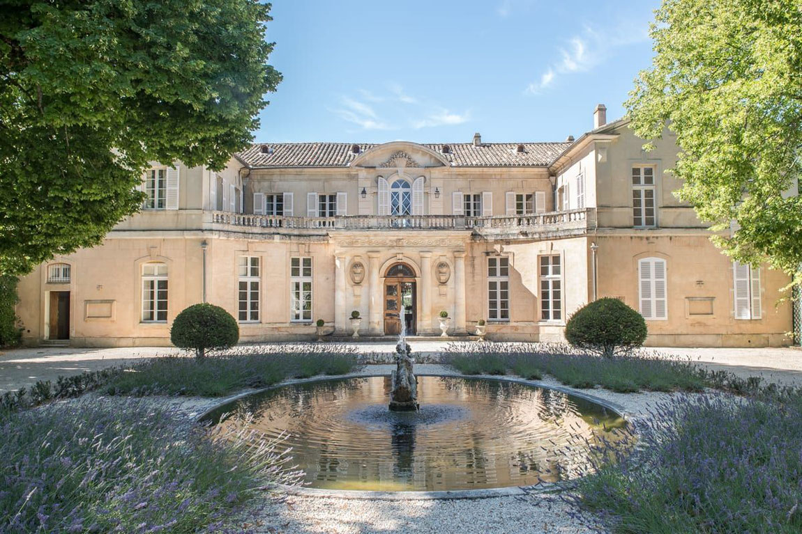 Innenhof des Château Martinay bei Carpenteras