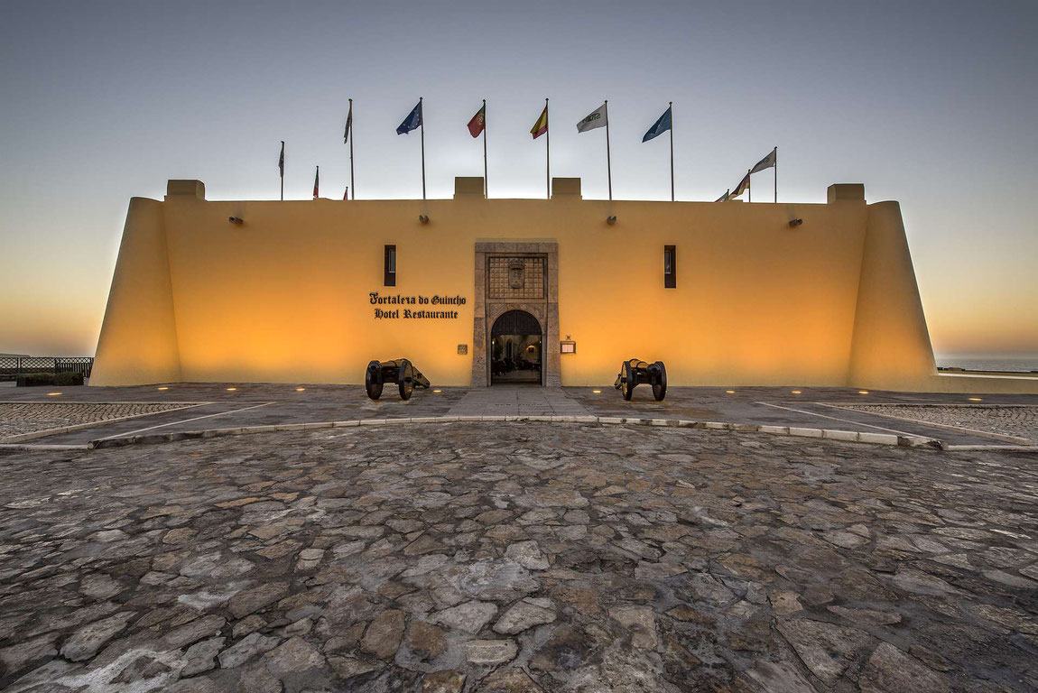 Fortaleza do Guincho am Abend von aussen