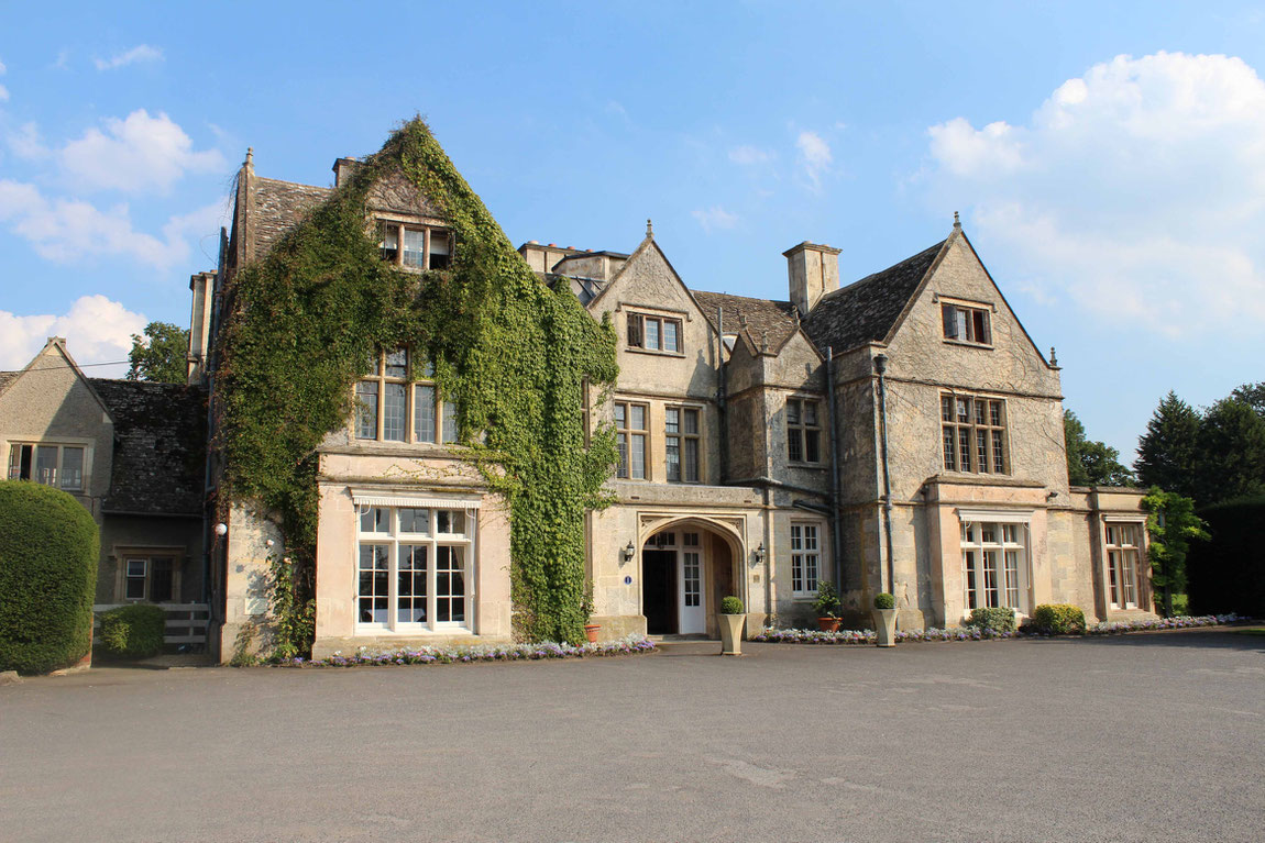 Efeubewachsene Frontansicht vom The Greenway Hotel & Spa