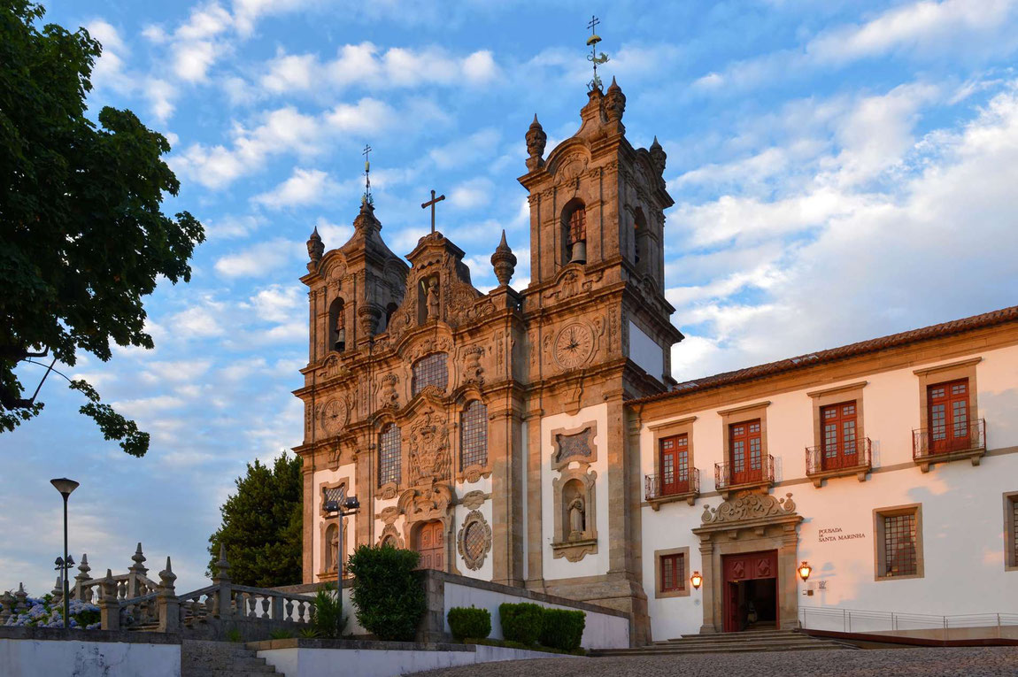Blick am Abend auf die Pousada Mosteiro de Guimaraes