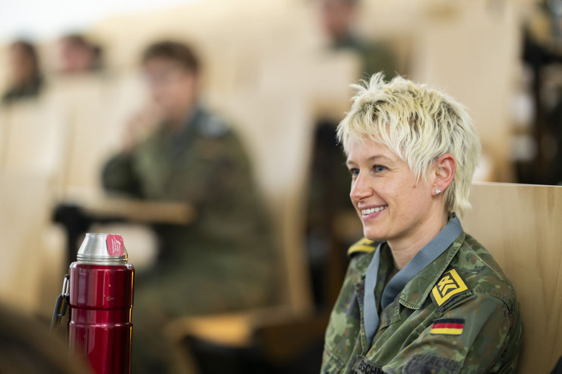 meetbw das Netzwerk der Frauen der Bundeswehr für die Frauen der Bundeswehr fotografiert demipress