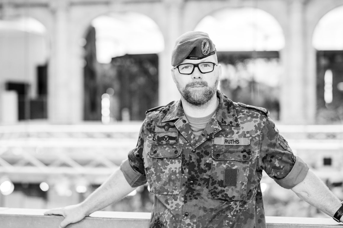 Soldat Jens Ruths beim Fotoshooting "Gesichter des Lebens"