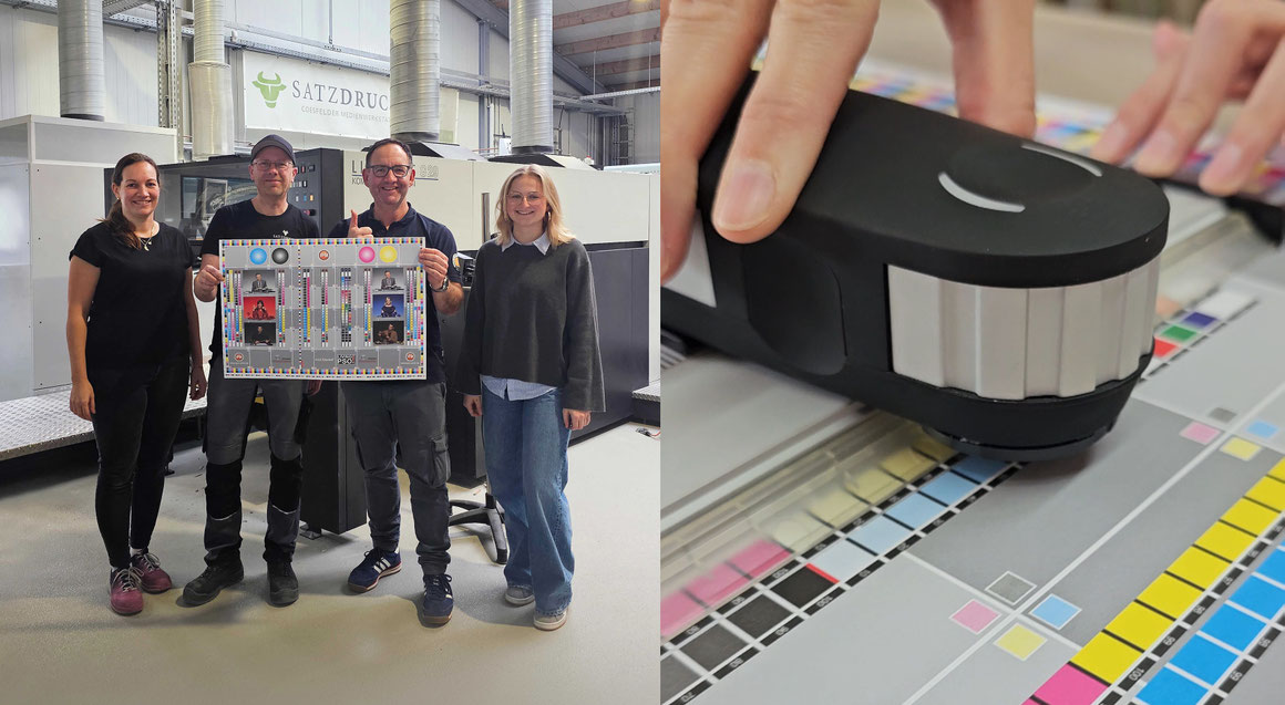 Prüfer und Mitarbeiter der Druckerei Satzdruck aus Coesfeld bei der LIVING PSO!®-Zertifizierung der Druckmaschine und Ausmessen eines Prüfstreifens