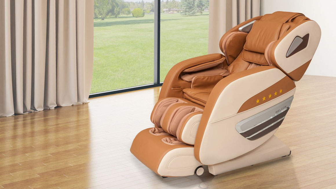 In größeren Sesseln die etwas breiter sind, liegen sie eingebettet und können die Massage genießen
