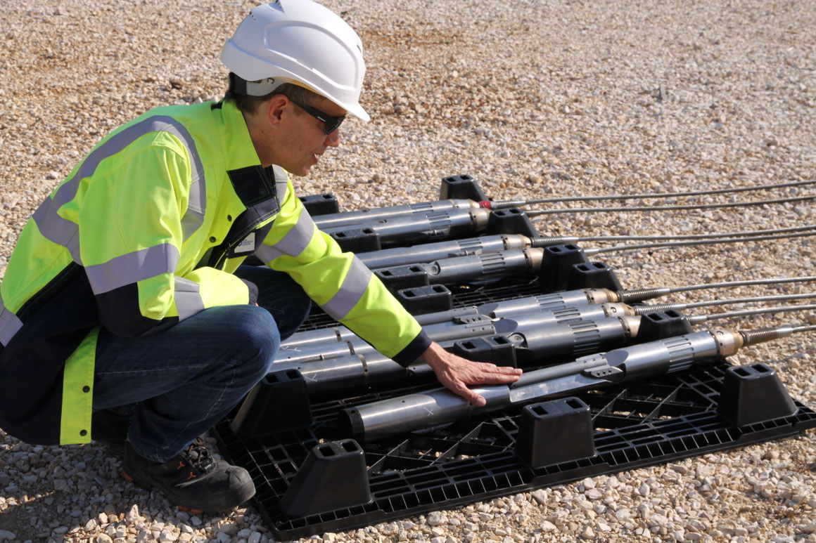 The 8 sensors in the downhole geophone string