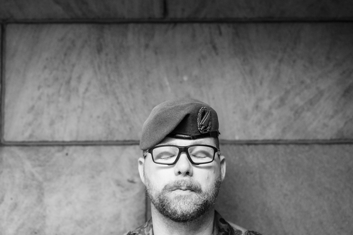 Soldat Jens Ruths fotografiert Nikon Z7II und Nikkor Z 50mm F/1: 1,2 S 