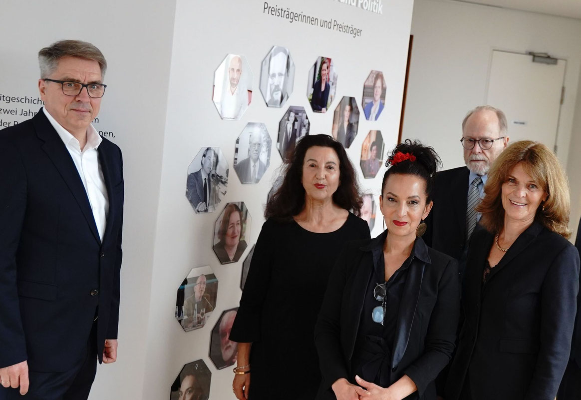 v.l.: Oberbürgermeister Krogmann, Dr. Neclar Kelek, GÜNER YASEMIN BALCI, Prof.Dr. J:Reemtsma, Prof.Dr. Dagmar Freist,  Foto: MiOfoto.de
