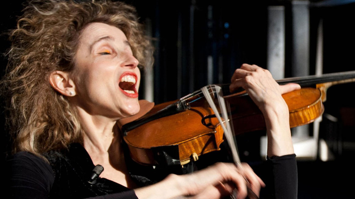 Solo for Voice & Viola in Spatial-Score, Maerz Musik Berliner Festspiele. (Bild: mutesouvenir)