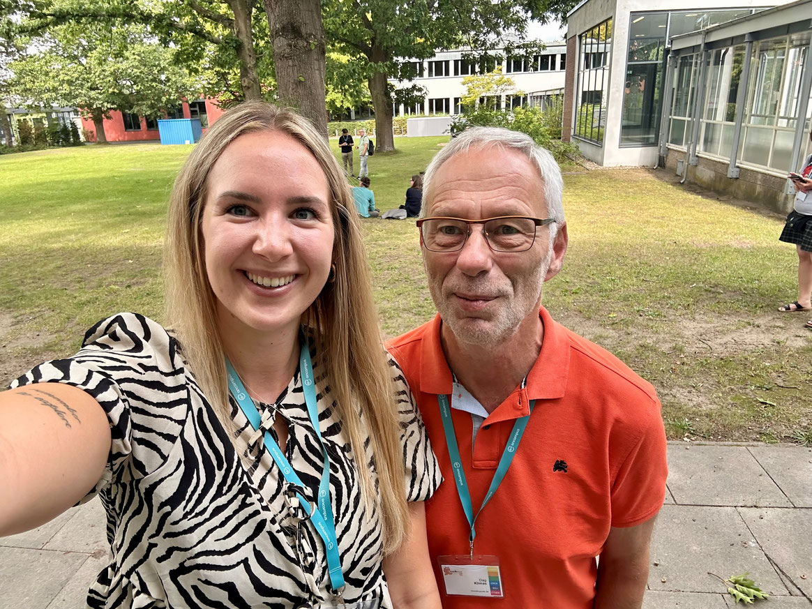 Lena Krummenacher und Dag Klimas gemeinsam an der MoodleMootDACH-Konferenz in Lübeck. (Bild: zVg)
