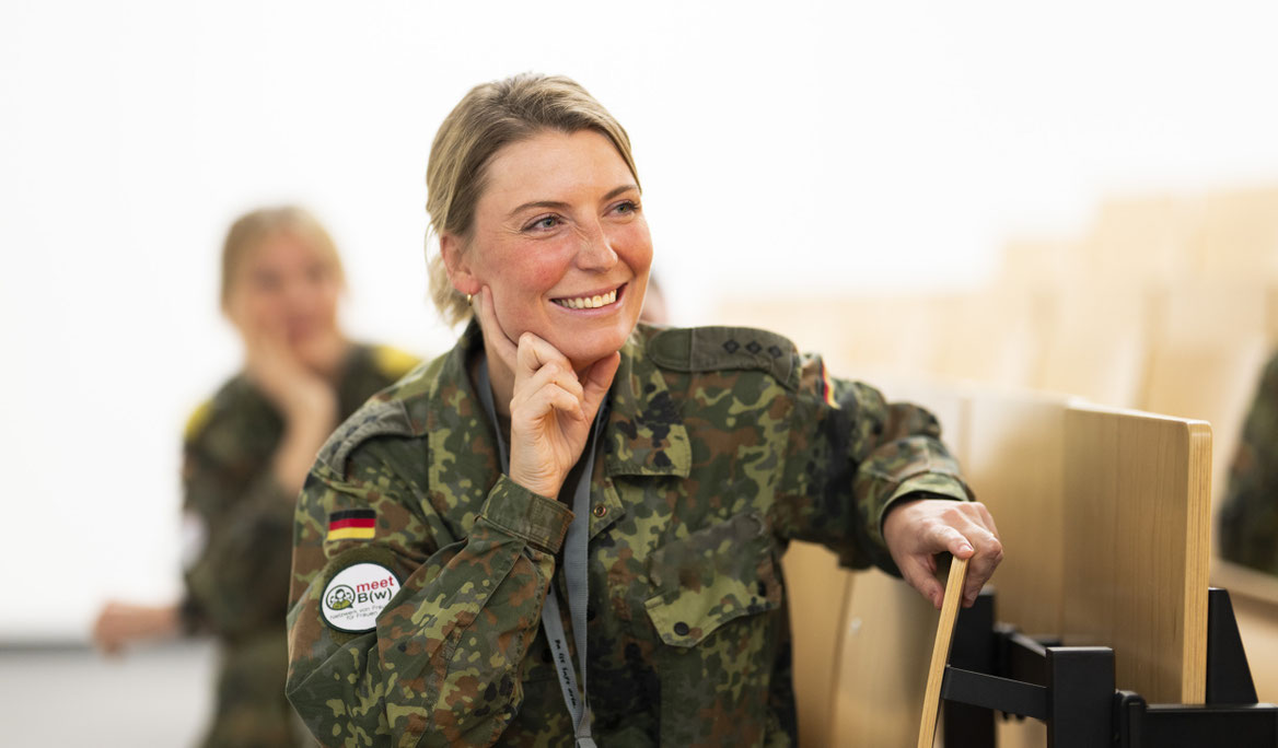 meetbw das Netzwerk der Frauen der Bundeswehr für die Frauen der Bundeswehr fotografiert demipress