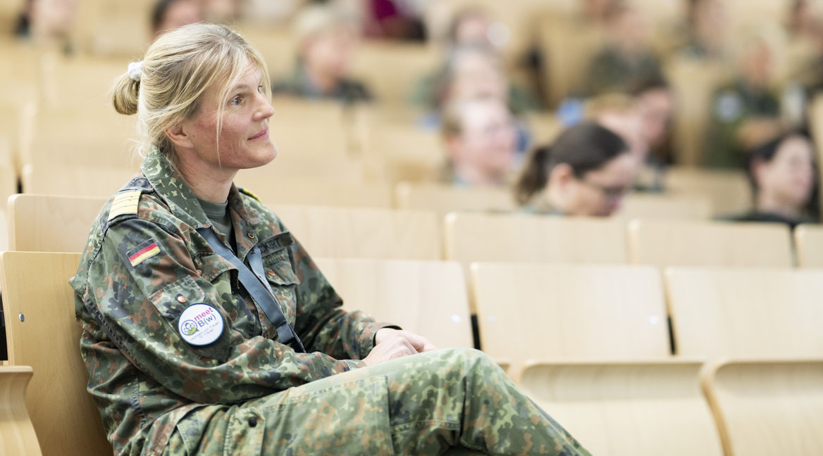meetbw das Netzwerk der Frauen der Bundeswehr für die Frauen der Bundeswehr fotografiert demipress