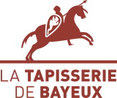 La Tapisserie de Bayeux, chef-d'œuvre du XIe siècle, est une broderie historique retraçant la conquête normande de l'Angleterre. Précieux témoignage artistique, elle fascine par sa narration détaillée et ses dimensions uniques.